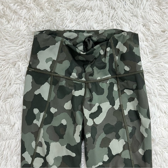 Athleta Lightning Camo 7/8 Tight Leggings in SuperSonic Green Camo Size XS - Picture 6 of 10